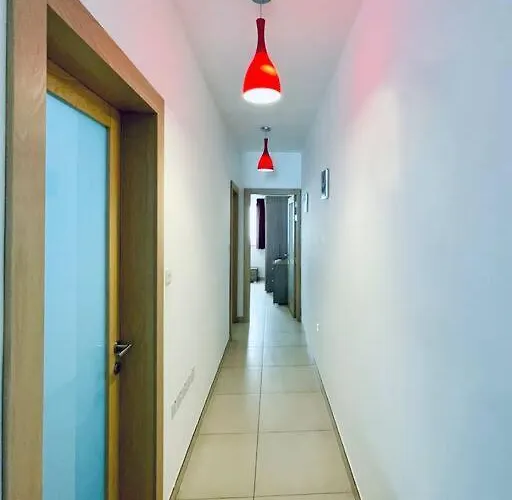 Stylish Modern Central Apartment 4 Paceville
