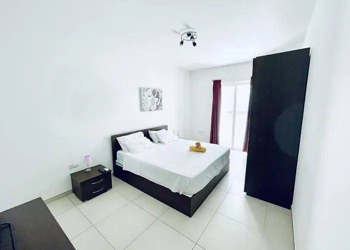 Stylish Modern Central Apartment 4 Paceville