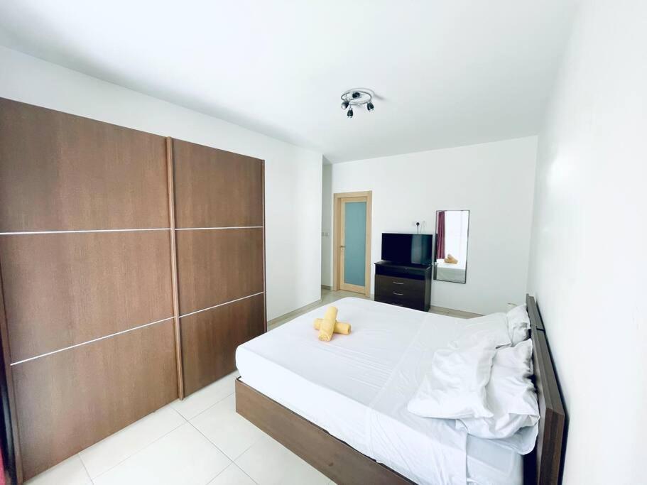 Stylish Modern 4 Paceville Apartament St. Julian's