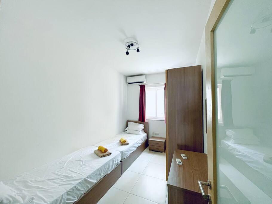 Stylish Modern 4 Paceville Apartament St. Julian's