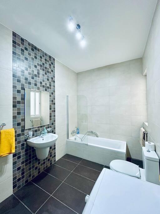 Stylish Modern 4 Paceville Apartament